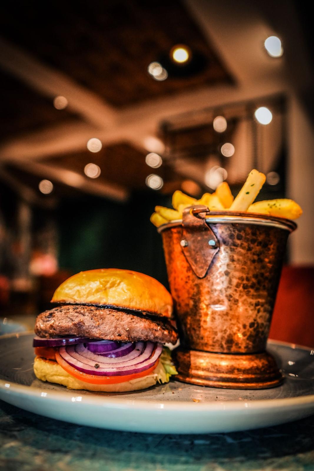 ATMOS Burger & Chips